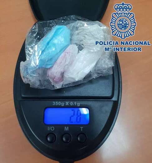 Durante un cacheo le fueron intervenidas cuatro bolsas con anfetaminas (Foto TA)